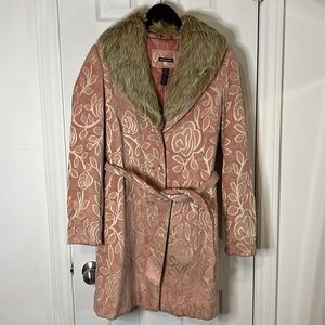 Floral pink vintage coat with faux fur collar